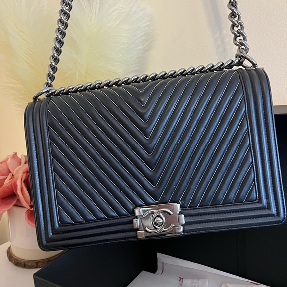 Calfskin Chevron Quilted Medium Chain Boy Flap Black - Picture 3 of 15